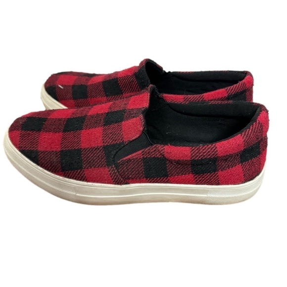 SODA Red Black Buffalo Plaid Woven Slip-on Sneaker. 9M - Picture 1 of 7